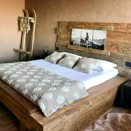Casale Con Giardini Officinali Tra Le Alpi Tatil Evi *