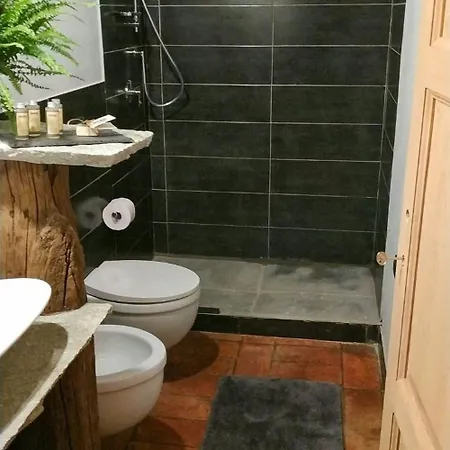 Casale Con Giardini Officinali Tra Le Alpi Hébergement de vacances *