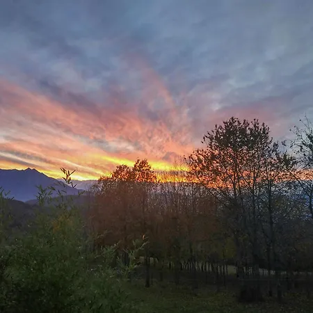 Casale Con Giardini Officinali Tra Le Alpi Hébergement de vacances